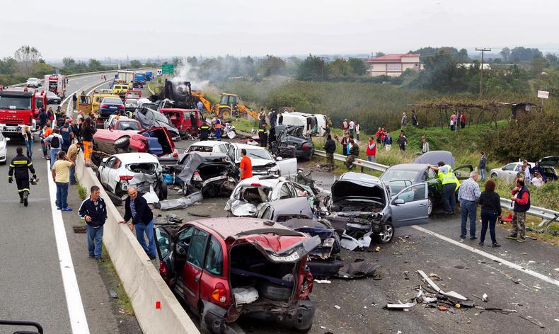 accident-grecia-roman-cinci-morti.JPG