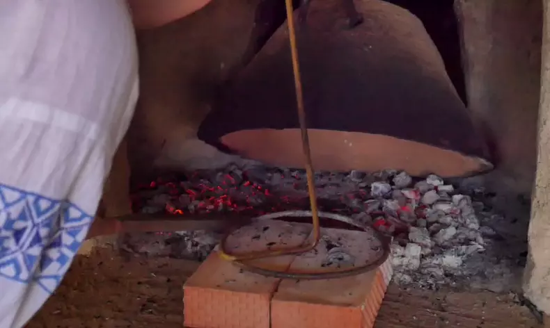 Studentul care face țesturi pentru pâine