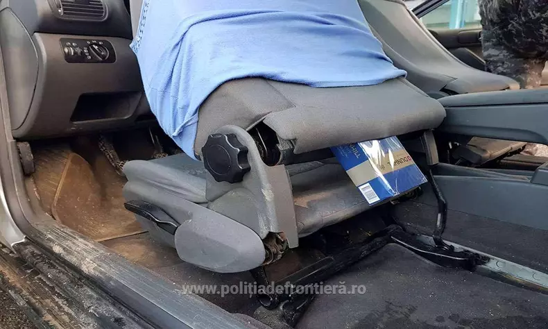 1515056477255-e05e70b41952429d84bab41c911a991d-S4