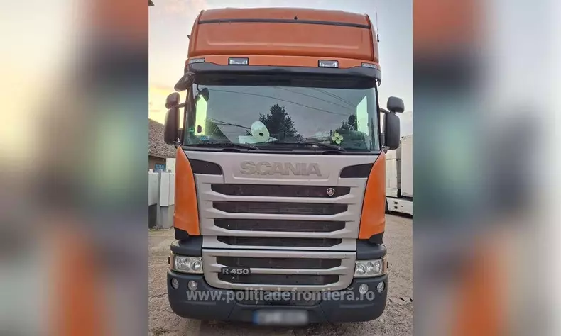 1760610900209-whatsappimage20251016at101245-S4