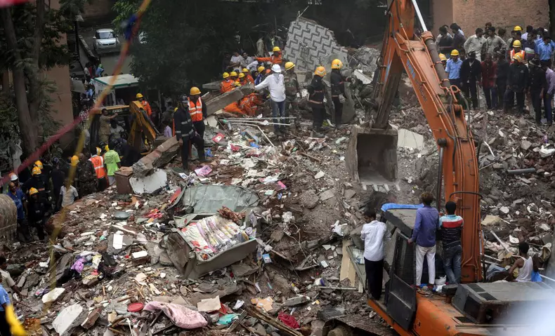 At least five died in a collapsed building in Mumbai