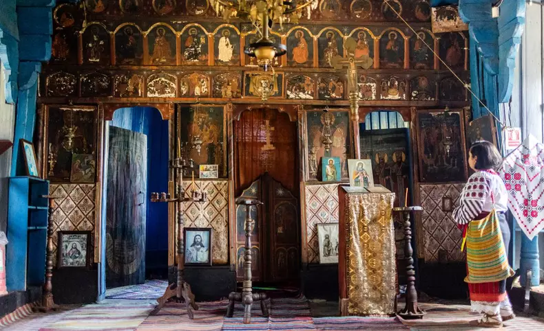 biserica-lemn-sfintii-voievozi10-cucuieti-bacau