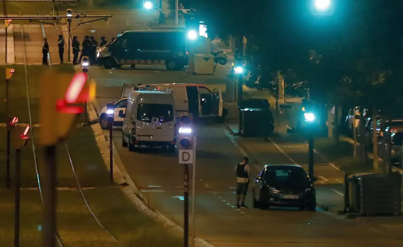 Poliția spaniolă cercetează duba folosită în atentatul din Barcelona