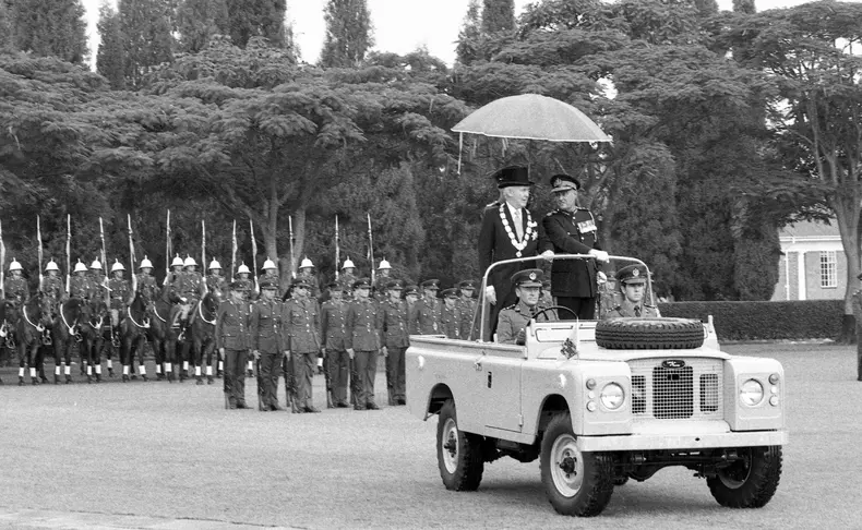 1977: Rhodésie, Salisbury (Zimbabwe, Harare), prise d'armes de