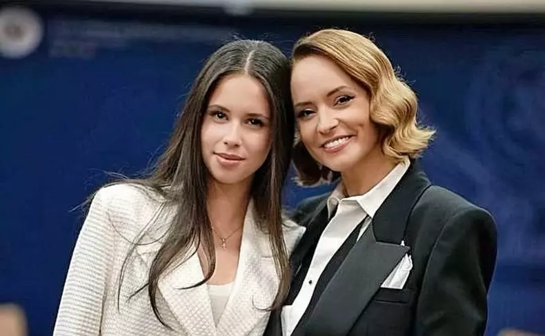 Violeta Bănică și Andreea Marin