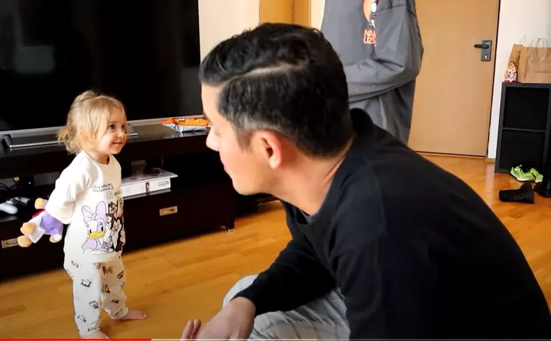 lucian-viziru-isi-cunoaste-nepotica-3