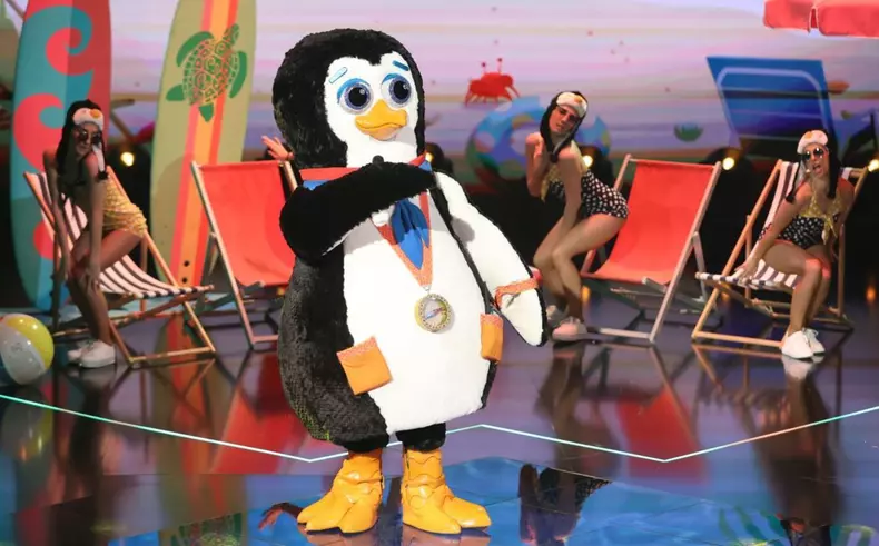 cine-este-pinguinul-de-la-masked-singer-2