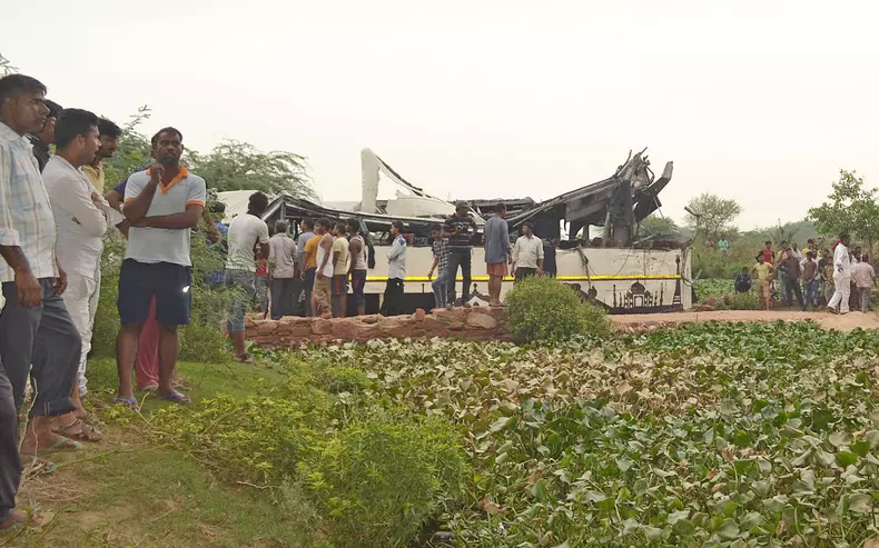 29 People killed in a bus accident near Agra, Uttar Pradesh, India