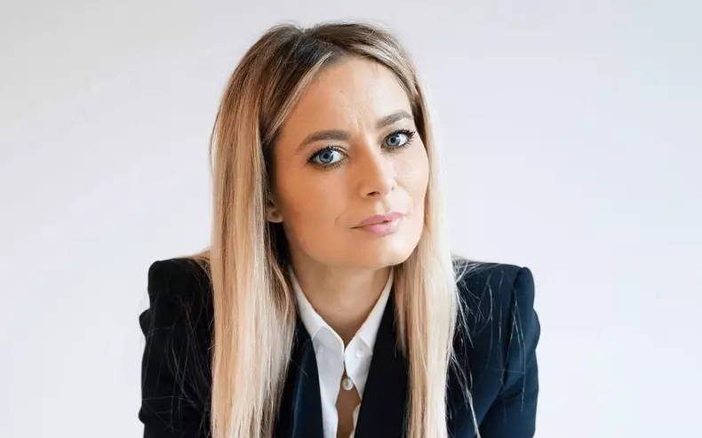 laura cosoi concediu de maternitate 5