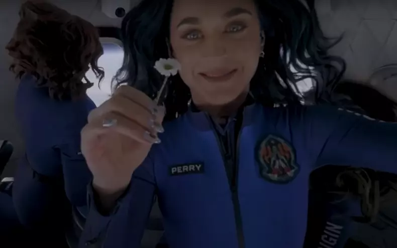 katy perry in spatiu 2