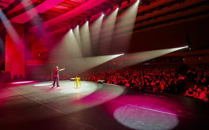 catalin bordea stand up comedy sala palatului scandalos fools night out 2025 (1)
