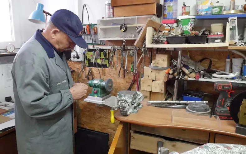 Bărbatul care a ieșit la pensie după 60 de ani de muncă