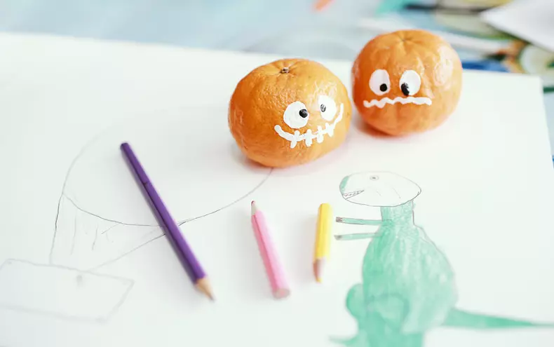 Portocale sau mandarine pictate pentru Halloween