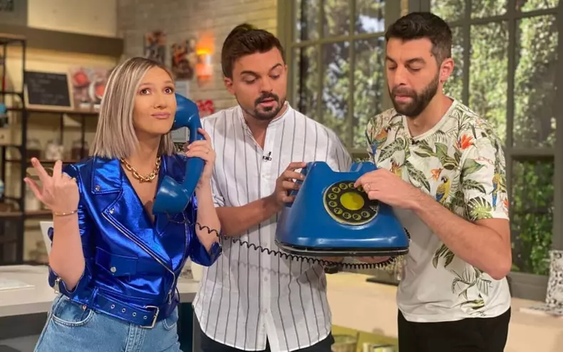 Adela Popescu și colegii de la „Vorbește lumea”