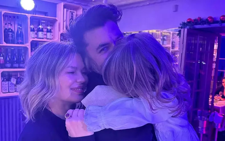 gina pistol smiley si josephine fiica lor