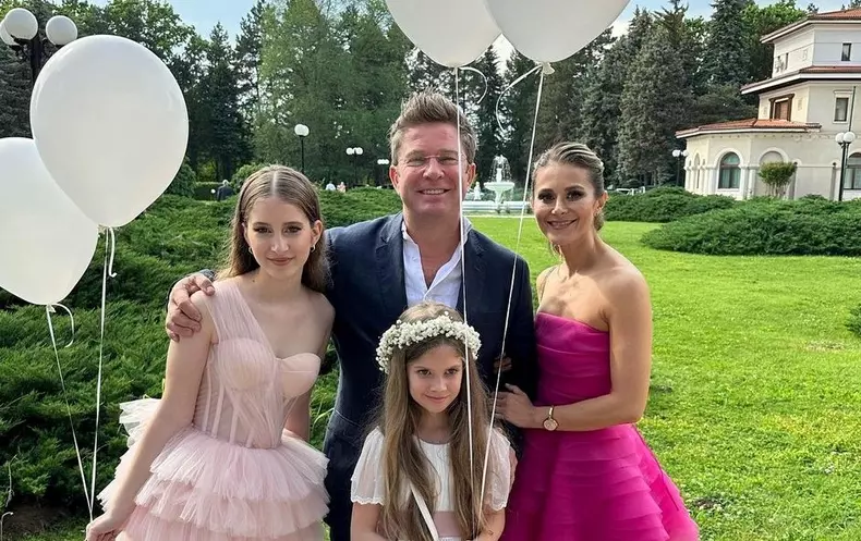 pavel-bartos-sotie-fiice-familie-4-1