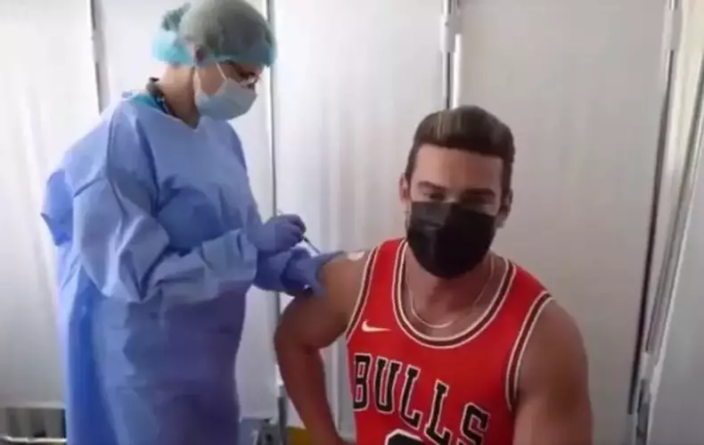 dorian-popa-s-a-vaccinat-