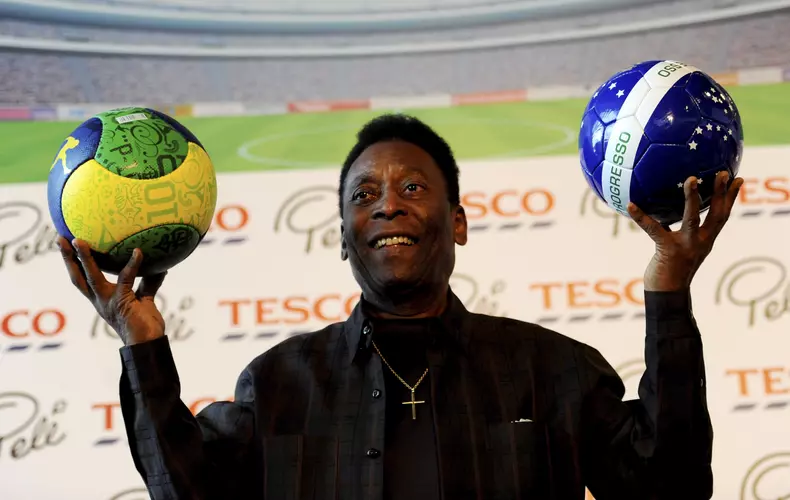 Pele in intensive care in Sao Paulo hospital