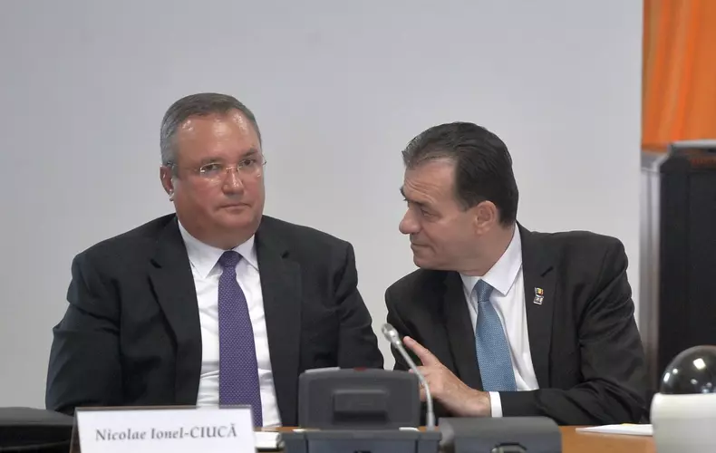 Ludovic Orban, pe atunci premier si lider PNL, si Nicolae Ciuca, viitorul ministru al Apararii si viitor presedinte PNL. Imagine din 2019. Foto: Hepta