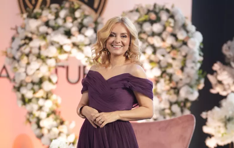 Simona Gherghe prezentatoarea Mireasa
