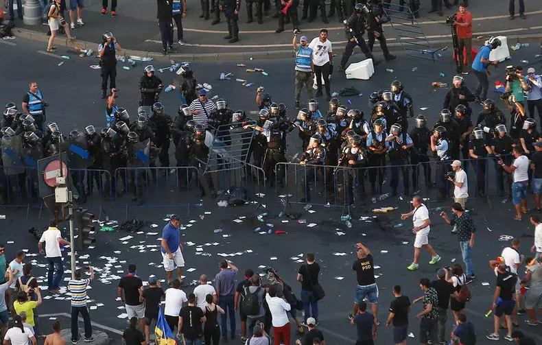 5 luni până la prescrierea faptelor în „Dosarul 10 August”. Foștii șefi ai Jandarmeriei, audiați după 8 ani de la violențele din Piața Victoriei- (4)