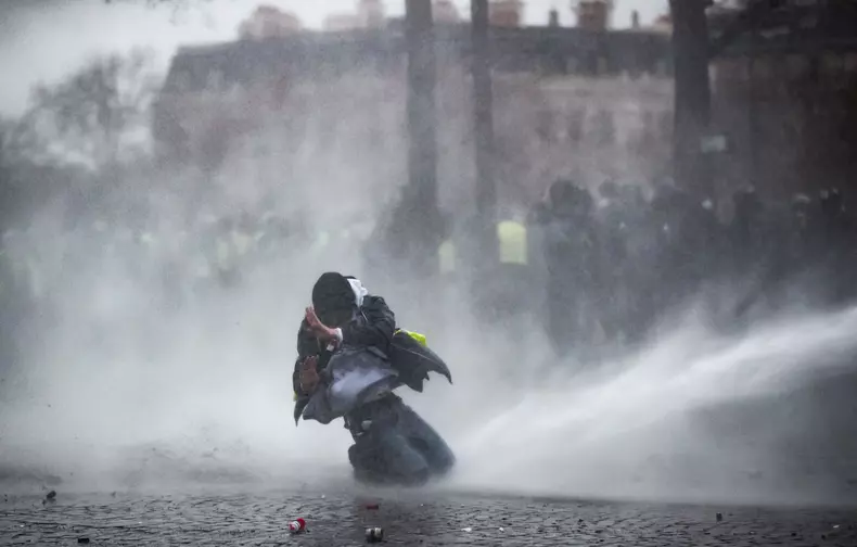 Yellow vests protest in Paris