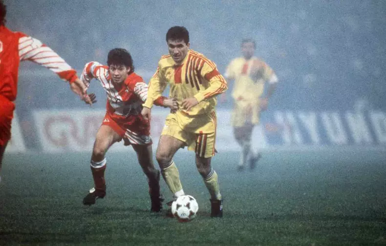 Imagine de arhiva cu Gica Hagi intr-un meci cu Elvetia in 1991. Foto: Imago Images