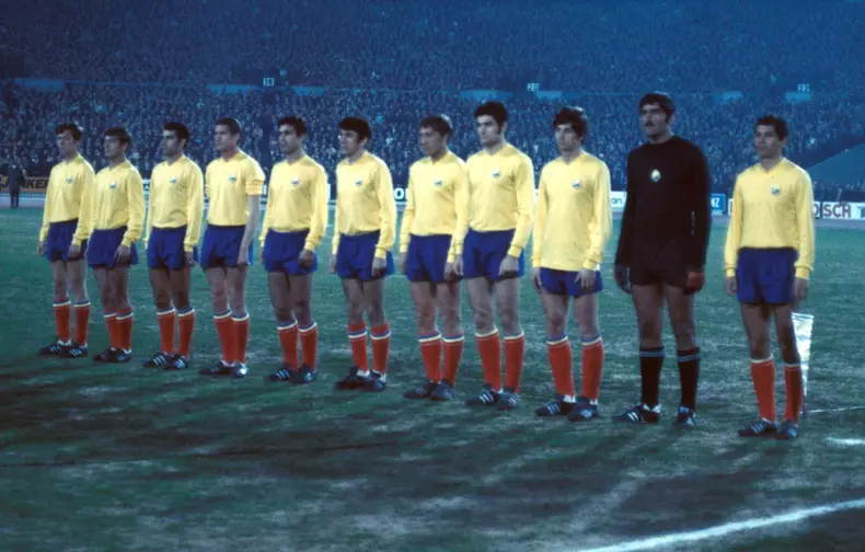 Imagine de arhiva: Mircea Lucescu a jucat la echipa națională alături de nume legendare, precum Nicolae Dobrin, Rică Răducanu, Dan Coe, Cornel Dinu, Florea Dumitrache, Liță Dumitru, Ștefan Sameș și Anghel Iordănescu. Foto: Imago Images