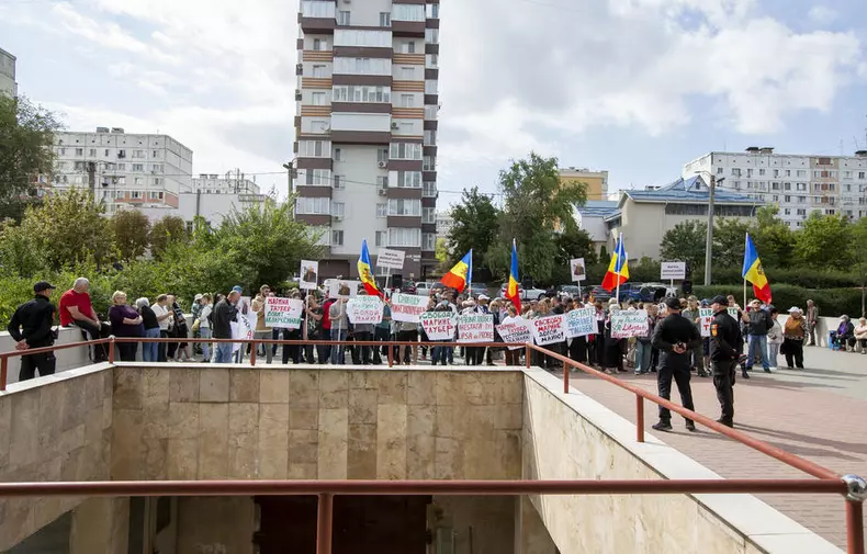 Supporters of the Shor and Communist political parties attend a protest