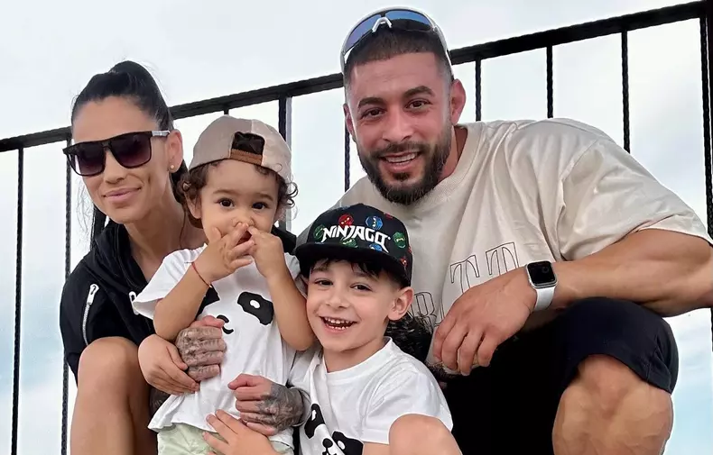 roxana-vancea-s-a-mutat-la-tara-cu-copiii-3