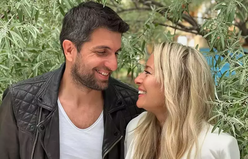 Laura Cosoi si sotul