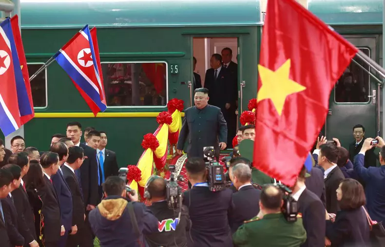 Kim Jong-Un a ajuns în Vietnam, pentru summitul dintre Statele Unite şi Coreea de Nord