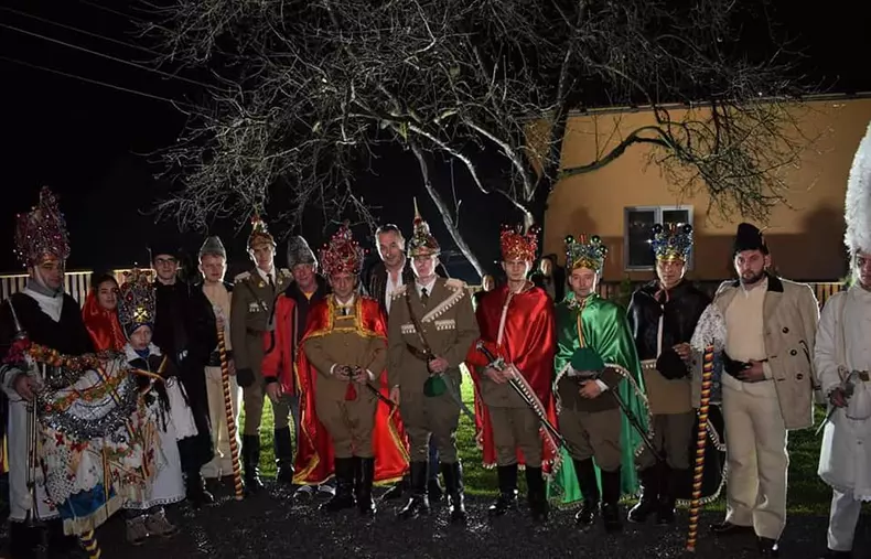 80764137_2642687975847895_47622000377593856_n