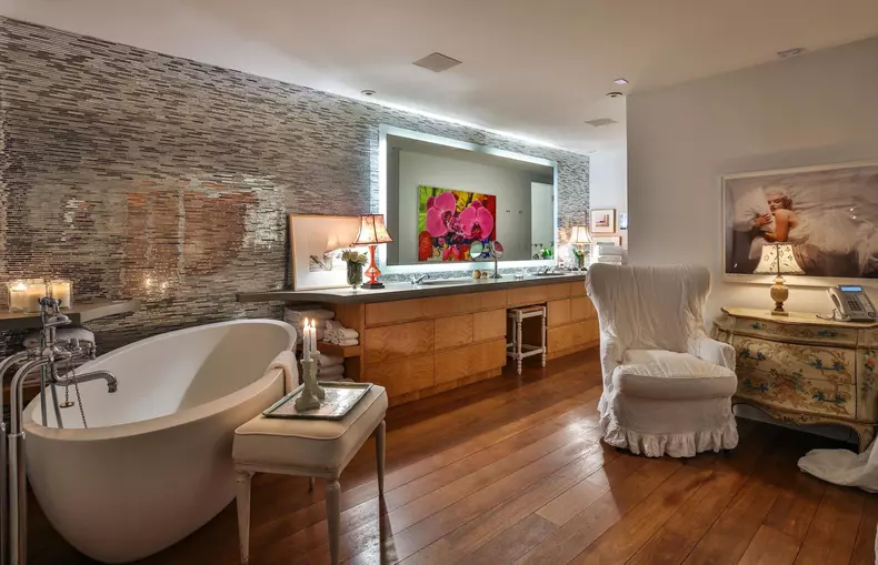 One-time Baywatch babe Pamela Anderson has put her Malibu home up for lease at $40,000-a-month.