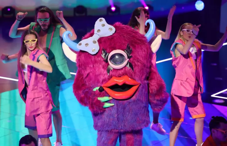 cine-este-monstrulica-de-la-masked-singer-romania-4-1