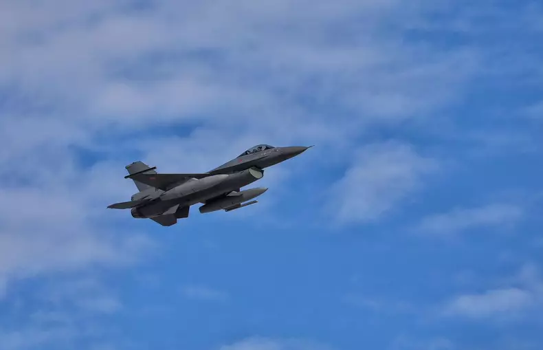 F-16 2