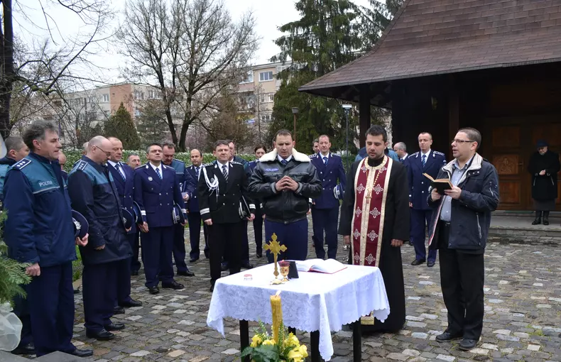 Preotul-polițist Bogdan Nițu, la sluba de comemorare a unor colegi căzuți la datorie