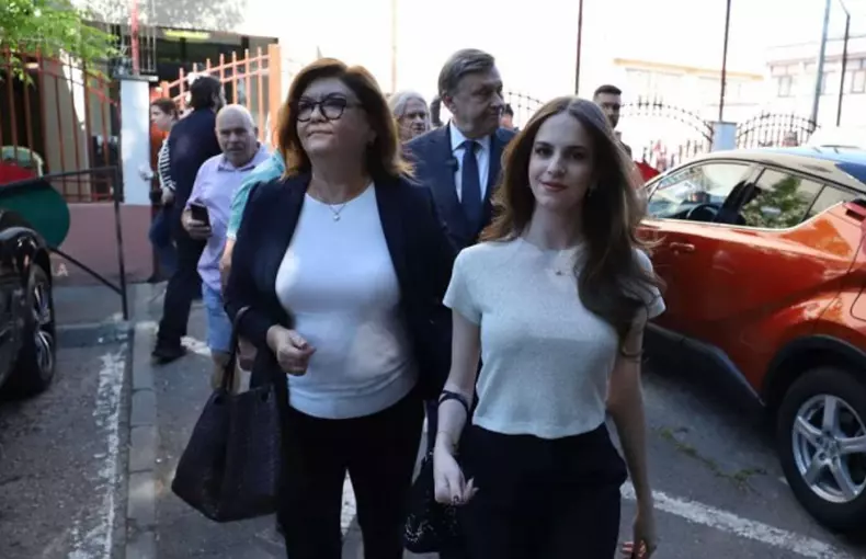 Crin Antonescu, Adina Vălean și fiica Irina