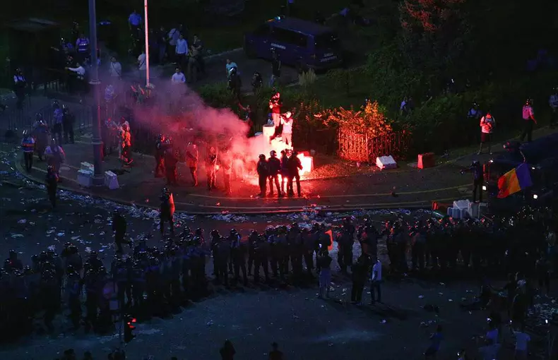 5 luni până la prescrierea faptelor în „Dosarul 10 August”. Foștii șefi ai Jandarmeriei, audiați după 8 ani de la violențele din Piața Victoriei- (9)