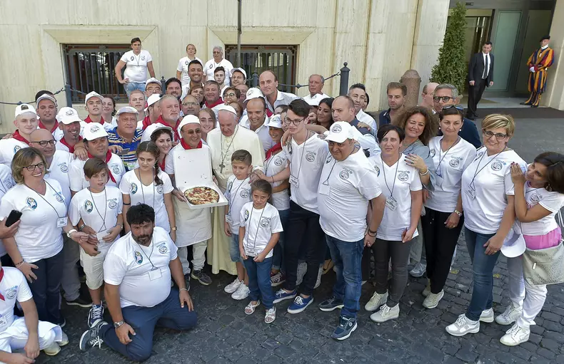 Pope Francis Invites 1500 Homeless People To A Pizza Party - Vatican