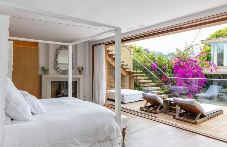 One-time Baywatch babe Pamela Anderson has put her Malibu home up for lease at $40,000-a-month.