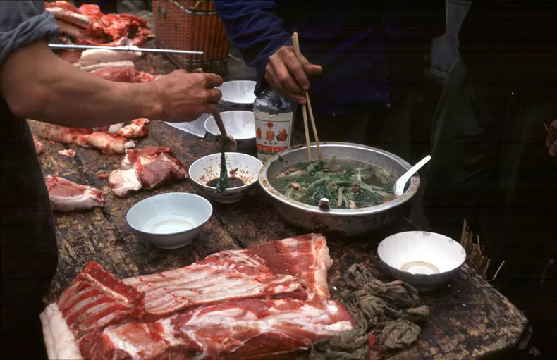 Piață ilegală de animale în Wuhan