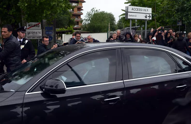 Milan, Silvio Berlusconi leaves the San Raffaele after a long hospitalization