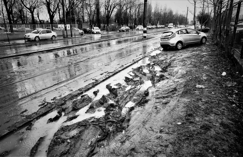 Parcarea pe bulevardul Dimitrie Pompeiu