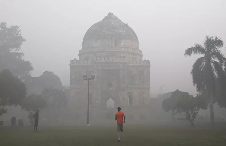 Delhi's air quality recorded to be in 'hazardous' category