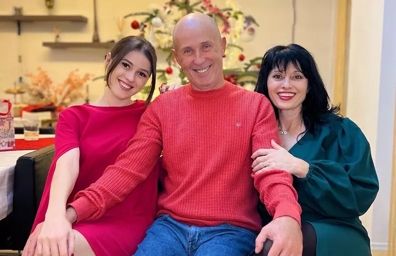 Ivona, Mugur și Rodica Mihăescu