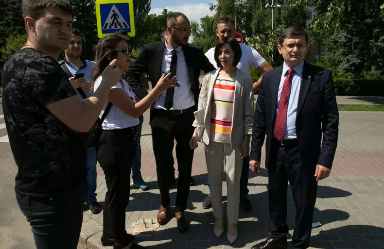 maia sandu parlament (2)