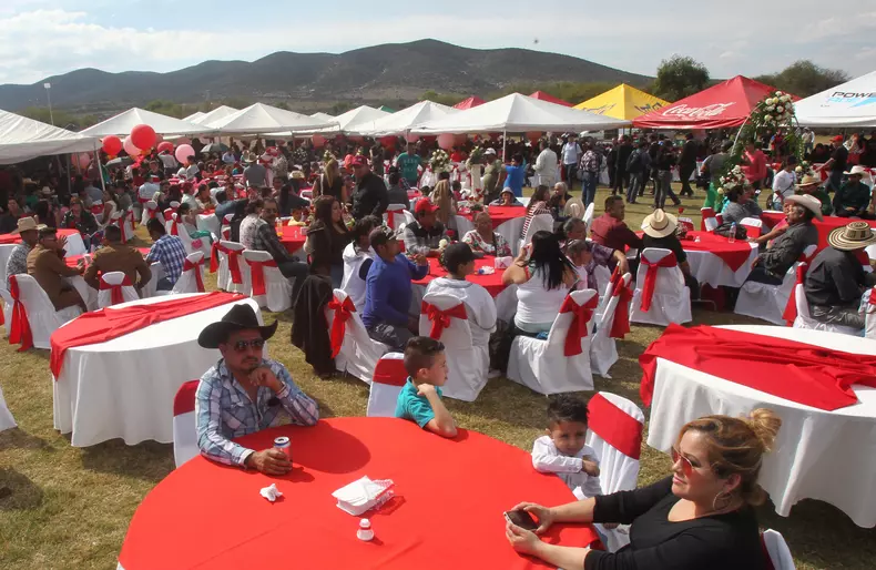 Mii de mexicani, prezenți la aniversarea de 15 ani a unei adolescente - Rubi Ibarra Garcia