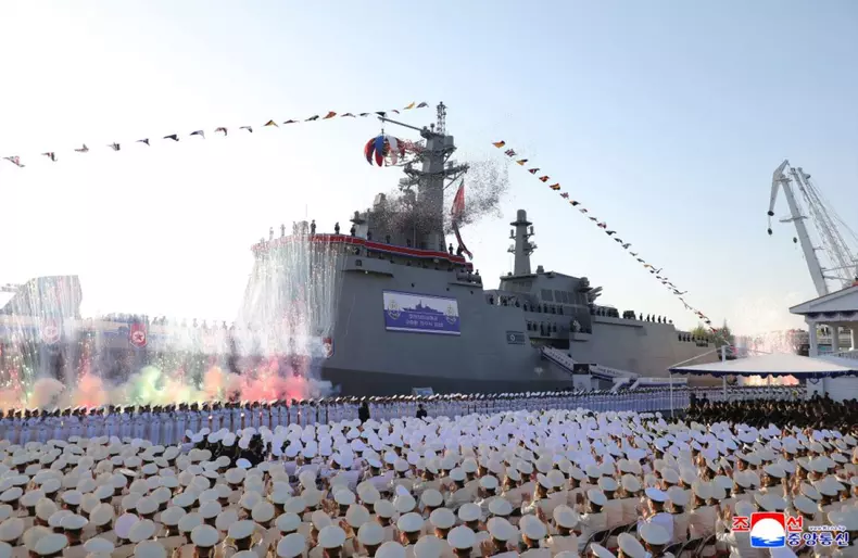 eveniment-lansare-nava-razboi-coreea-de-nord