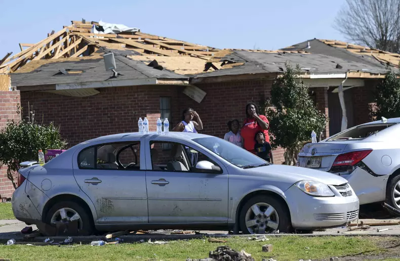 At least 25 killed as tornado rips through US state of Mississippi